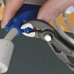 KNIPEX Cobra®, Hightech-waterpomptang 11 KNIPEX Cobra®, Hightech-waterpomptang -Aanbiedingen Tool Gigant Winkel 8701125 00 pow a 02