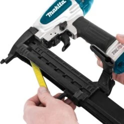 Makita AT638A 8 Bar Nietmachine (Narrow Crown) -Aanbiedingen Tool Gigant Winkel AT638A F 005